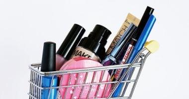 لا تهملي صحتك دليلك الشامل لانتهاء صلاحية مستحضرات التجميل وموعد تغيير فرش المكياج