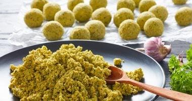 سر عجينة الطعمية المنزلية تتفوق على المطاعم