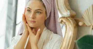 سر البشرة النضرة 5 منتجات عناية أساسية لروتينك اليومي