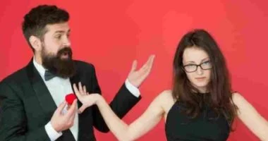 أبراج تعاني سوء الحظ في الحب وتغرق في علاقات سامة أبرزها العقرب