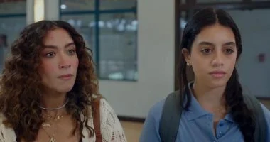 5 علامات صادمة تكشف صديقتك السامة هل هي مثل نعومي في مسلسل ميد تيرم