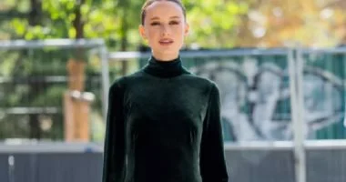 دفء وأناقة في الشتاء 5 قطع أساسية تضمن لك إطلالة عملية ومميزة