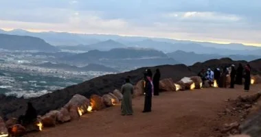 <p>بالتأكيد، إليك بعض الخيارات الاحترافية التي تلبي طلبك:</p>
<ol>
<li><strong>جبال المدينة المنورة كنوز طبيعية ترسم ملامح مستقبل السياحة</strong></li>
<li><strong>المدينة المنورة تستثمر إطلالاتها الجبلية في صناعة سياحية واعدة</strong></li>
<li><strong>تطوير السياحة بالمدينة المنورة جبالها مفتاح الوجهات الجديدة</strong></li>
<li><strong>سحر جبال المدينة المنورة عنصر جذب فريد لدعم القطاع السياحي</strong></li>
<li><strong>المدينة المنورة جبالها تحولها لوجهة سياحية استثنائية</strong></li>
</ol>