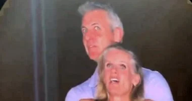 اعترافات صادمة بطلة فضيحة كولدبلاي تكشف إدمانها الكحول وتداعياته على أبنائها الذين يعالجون نفسيا