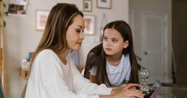 5 استراتيجيات حاسمة للأمهات لتجاوز توتر امتحانات الأبناء