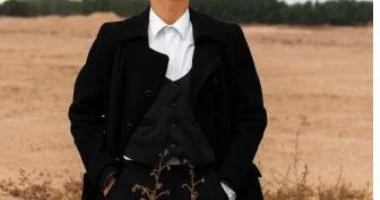 البدلة السوداء بالمنام مفترق طرق يكشف مرحلة انتقالية بحياة الشاب والفتاة