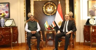 «تعزيز التعاون وفتح آفاق الاستثمار: وزير قطاع الأعمال يتباحث مع سفير الهند»
