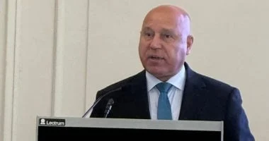 «تعزيز التعاون العربي: وزير التعليم يتباحث مع وزير التجارة والصناعة في عمان»