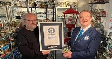 ألماني يتوج بلقب جينيس القياسي بامتلاك 11 ألف كرة ثلج زجاجية