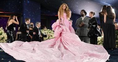 شاكيرا تتربع على عرش الأناقة ألمع نجمات 2025 يخطفن الأضواء على الريد كاربت