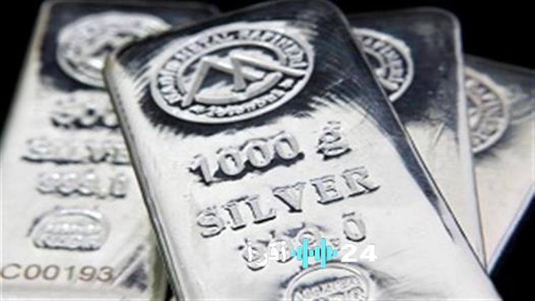 «تراجع أسعار الفضة بنسبة 1.6% مع انتظار السوق لبيانات اقتصادية أمريكية مؤجلة»