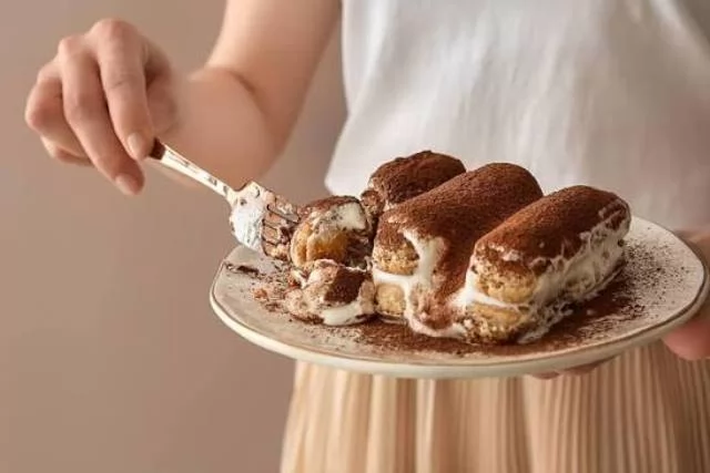 «الأطعمة الشائعة على موائدنا: مخاطر خفية ترفع من احتمالية الإصابة بالسرطان»