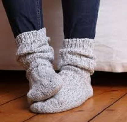 «قدماك الباردتان: رسالة من جسدك تستدعي الانتباه» برودة القدمين: مؤشر صحي حيوي قد يكشف عن مشكلات في الدورة الدموية وفقر الدم