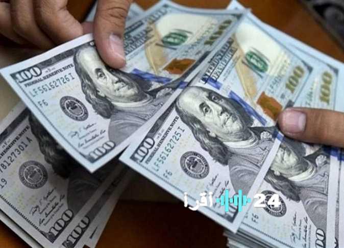 «الأخضر يقترب من 48 جنيه» العملة الأمريكية تتحدى التوقعات وسعر الدولار في مصر يشعل سوق الصرف الجمعة 5 ديسمبر 2025