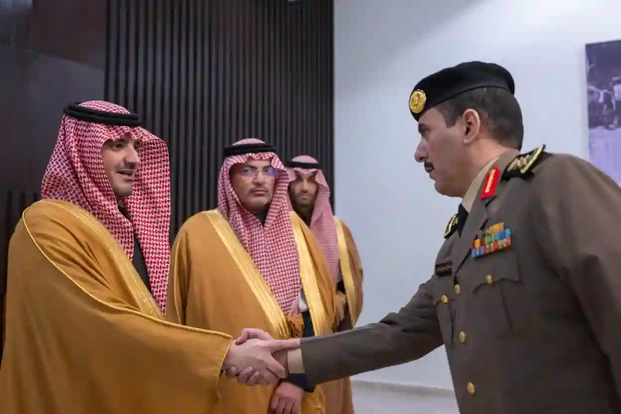 وزير الداخلية يكرّم متقاعدي الجوف مؤكداً تقدير الدولة لعطائهم الأمني