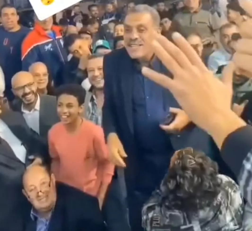 «احتفالات جماهيرية تعبر عن الامتنان.. المواطنون يشيدون بقرارات إعادة الانتخابات»