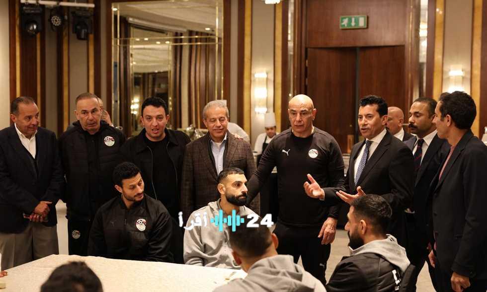 «دعمًا للفراعنة» وزير الرياضة يلتقي منتخب مصر بحضور صلاح قبل مواجهة المغرب المرتقبة