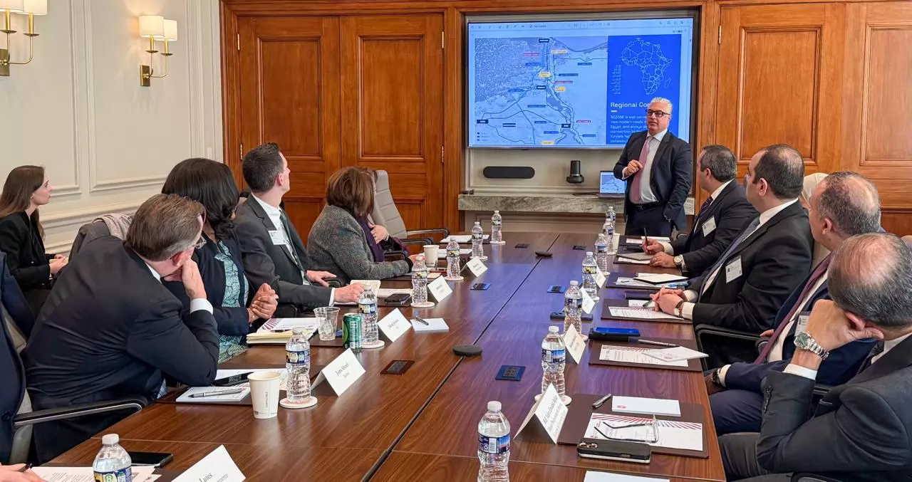 «الاستثمار في بقعة الذهب: البنية التحتية المتطورة لموانئ قناة السويس تجذب الأنظار عالميًا»