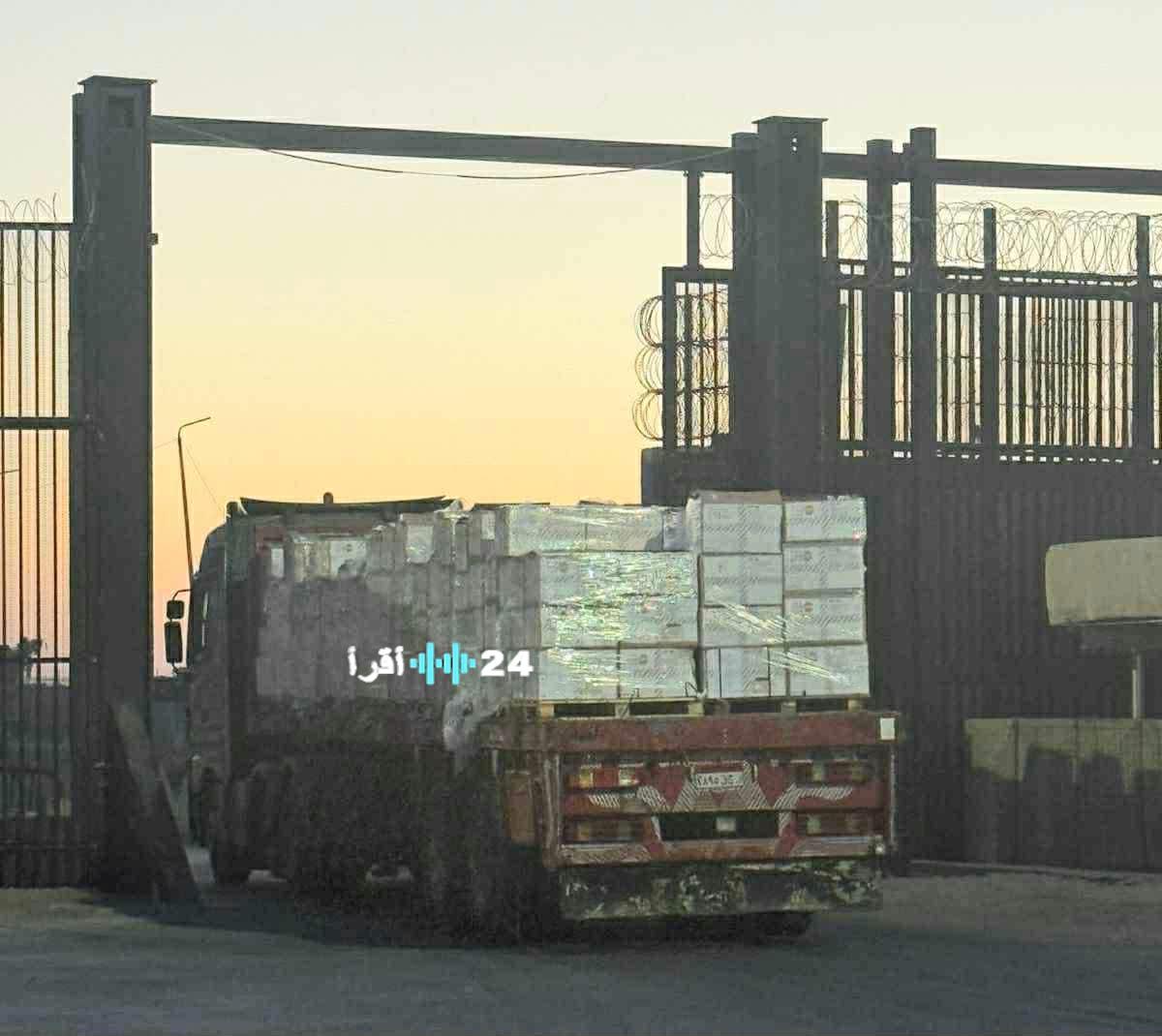 «شاحنات مساعدات غزة تستأنف رحلتها من معبر رفح إلى كرم أبو سالم»