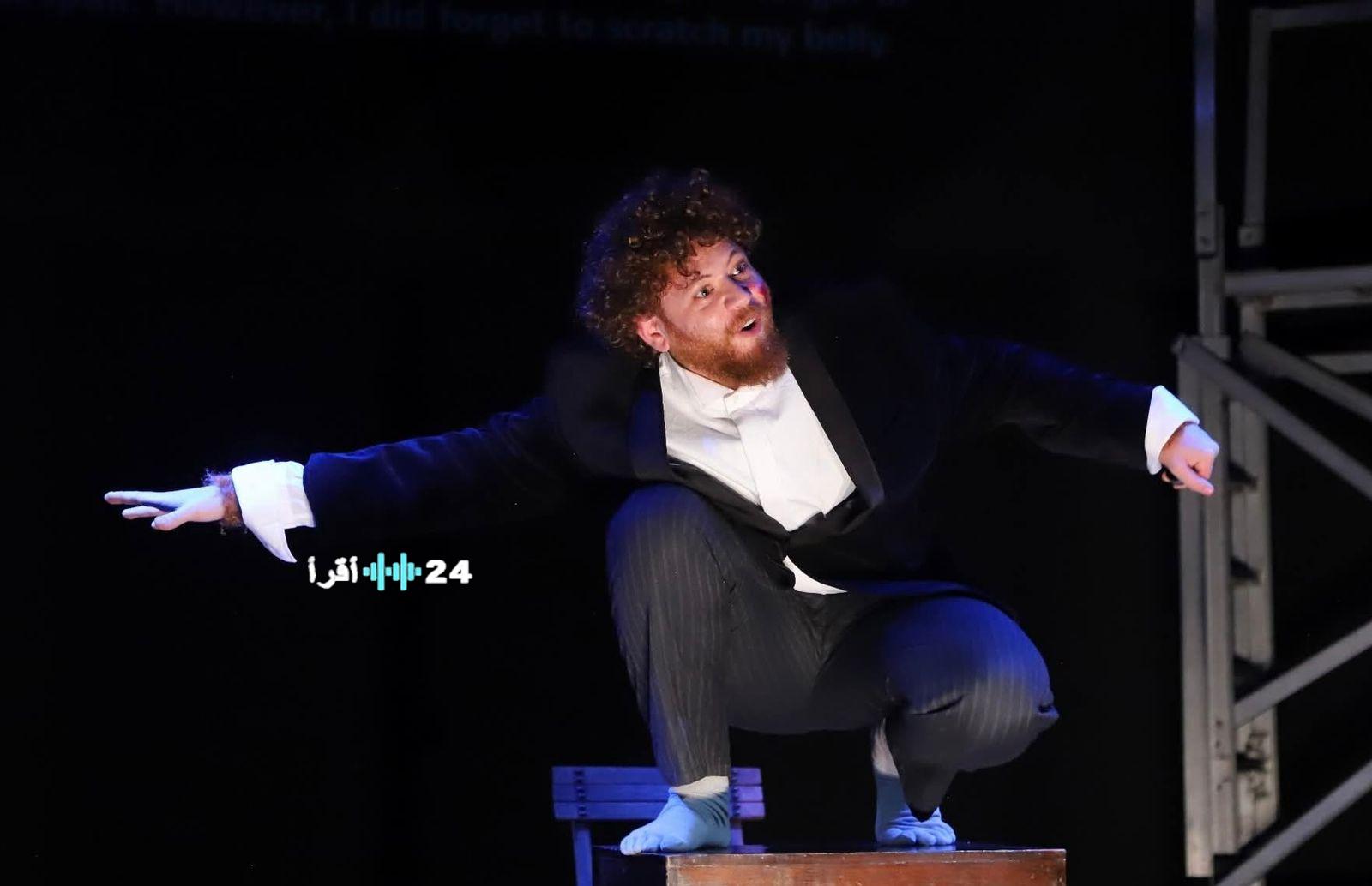 عرض مسرحية مونودراما “بيتر الأحمر” الليلة على مسرح الورشة في وسط البلد