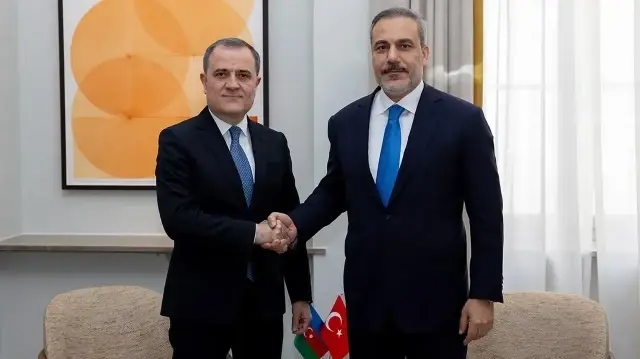 «نبض الدبلوماسية» فيدان يجتمع بنظيره الأذربيجاني في فيينا لبحث ملفات حيوية وتعزيز الشراكة
