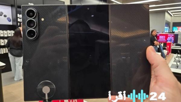سامسونج توازن بين الجرأة والحذر لمواجهة آيفون آبل القابل للطي
