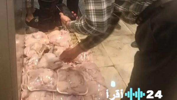 أسعار الفراخ عند جنيه واحد تكشف عن فضيحة الدواجن الفاسدة في محل بالجيزة