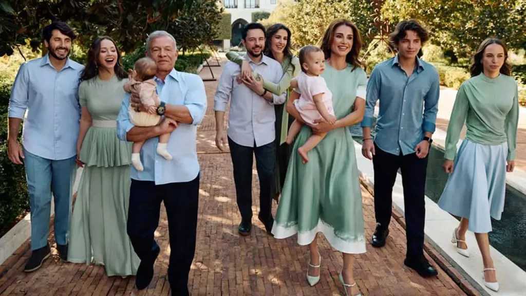 الملكة رانيا تشارك لحظات عائلية مميزة مع زوجها وأفراد الأسرة المالكة الأردنية