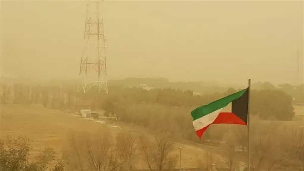 أمطار متفرقة وانخفاض ملحوظ في درجات الحرارة اليوم في الكويت الأحد 14 ديسمبر 2025