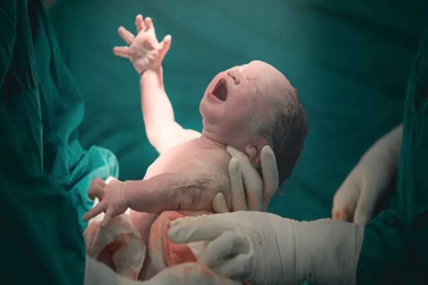 تفسير حلم الولادة للمرأة المتزوجة غير حامل وفقًا لابن سيرين