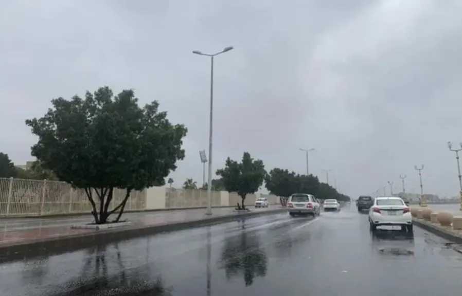 طقس الدمام المستقر وتأثير درجات الحرارة على تجربتك في العطلة اليوم