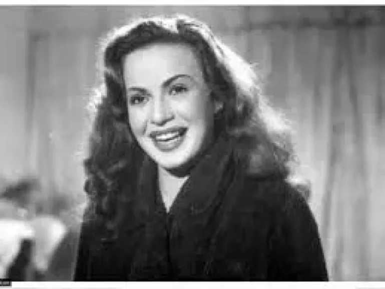 حقيقة عرض مسلسل يروي حياة هند رستم بدون موافقة أسرتها وتحذير قانوني صارم