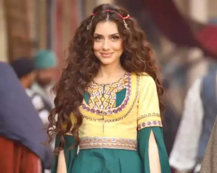 جيهان الشماشرجي تتحرك قانونيًا ضد حملات الإساءة إثر تفاعلها مع واقعة فتاة المترو