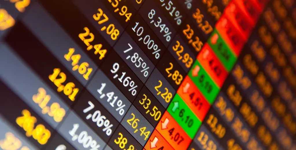 حركة متباينة في سوق الأسهم للشركات مع انتهاء السنة المالية