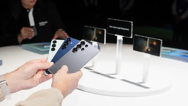 «ترقبوا! Galaxy S26 Ultra يحصل على ترقية مثيرة في تقنية الشحن اللاسلكي»