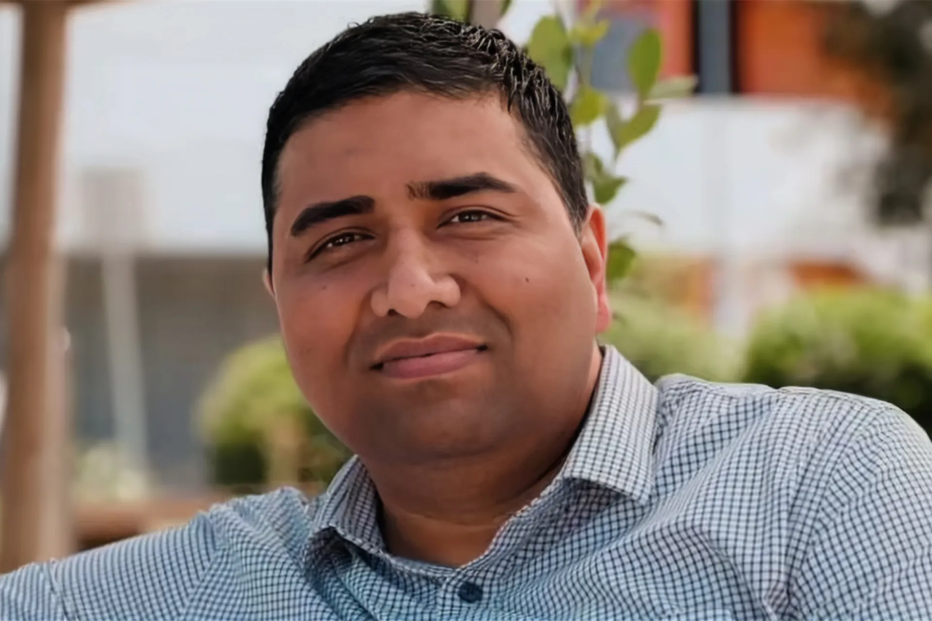 «آبل تستعين بخبير سابق من غوغل ومايكروسوفت لتعزيز استراتيجيتها في الذكاء الاصطناعي»