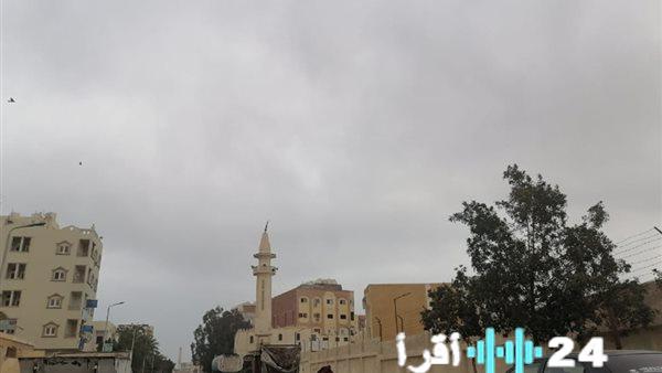 <p>إليك بعض الخيارات الاحترافية المناسبة لاقتراحات جوجل دون استخدام علامة النقطتين أو نقطة في النهاية:</p>
<ul>
<li><strong>محافظة وحيدة تعلق الدراسة بسبب الطقس والقاهرة لا تتأثر</strong></li>
<li><strong>القاهرة لا تعلق الدراسة ومحافظة واحدة تقرر التوقف للطقس</strong></li>
<li><strong>استثناء وحيد لتعليق الدراسة بمصر والقاهرة تستمر كالمعتاد</strong></li>
<li><strong>تعطيل الدراسة بمحافظة واحدة فقط والقاهرة خارج قرارات الطقس</strong></li>
<li><strong>محافظة واحدة فقط تعلن تعطيل الدراسة للطقس والقاهرة تستبعد القرار</strong></li>
</ul>