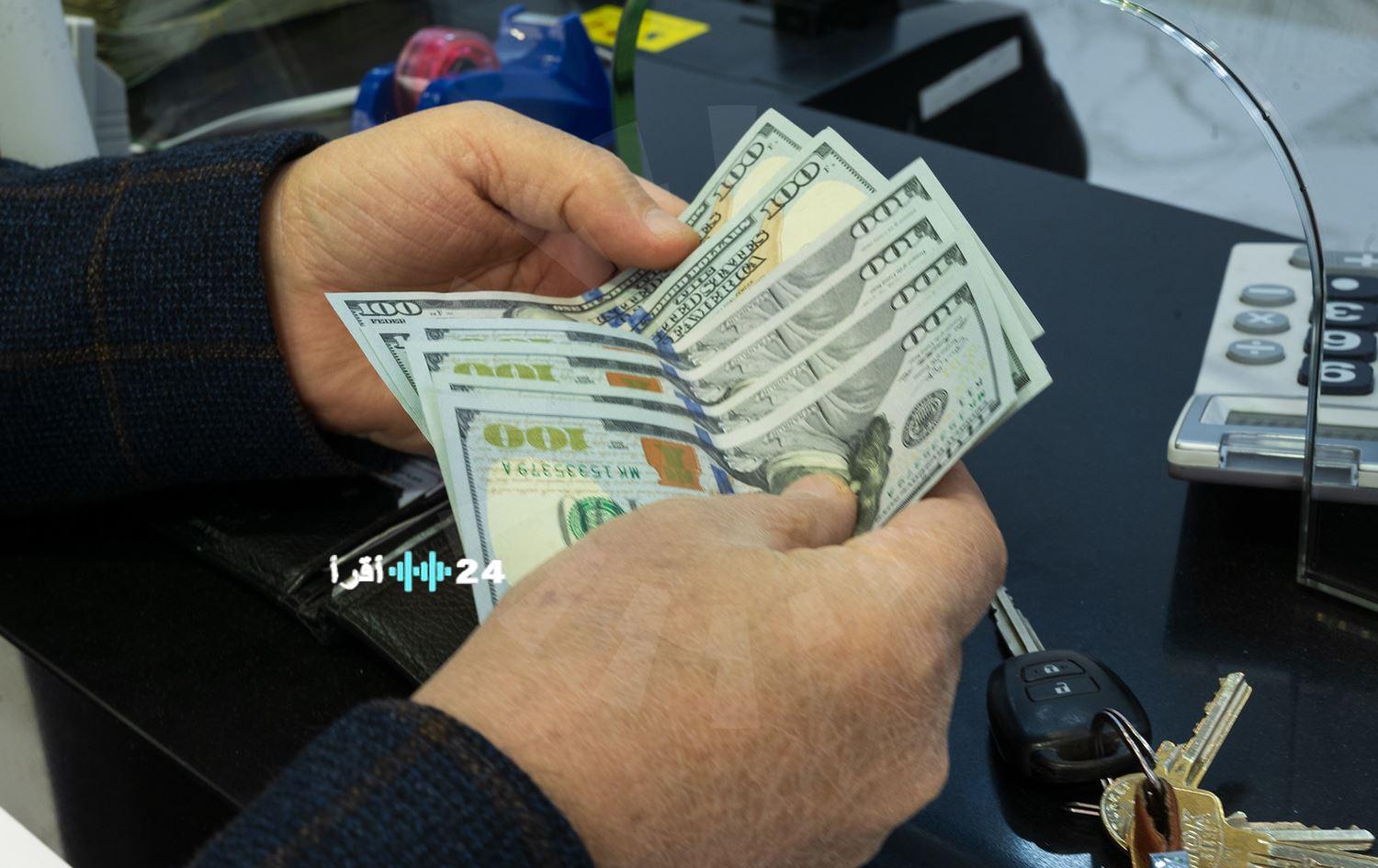 مستشار حكومي يوضح أن تقلبات الدولار في السوق الموازي تعود لأسباب طارئة ومؤقتة