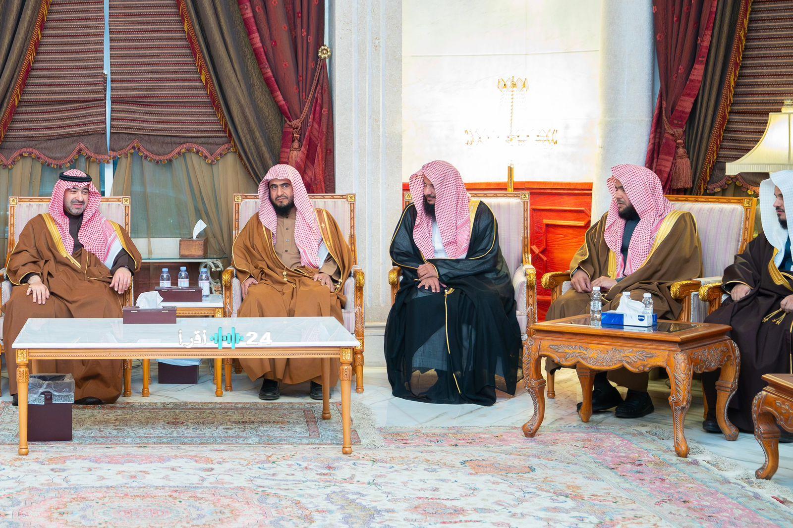 نائب أمير تبوك يعزي أسرة الخريصي بوفاة الشيخ أحمد الخريصي