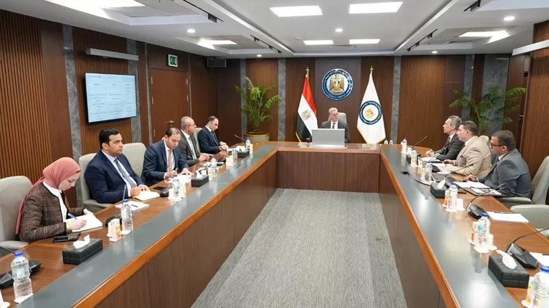 «تحقيق أقصى استفادة من الكوادر» وزير البترول يضع خططًا جديدة لتطوير آلية تدريب سائقي نقل المنتجات البترولية