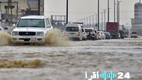 طقس السعودية اليوم يشهد أمطار غزيرة وسيول مهددة بعدة مناطق