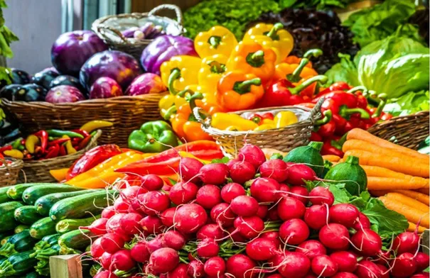 تدفق 2262 طناً من الخضار للسوق المركزي اليوم