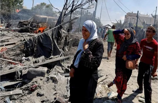 «ضحية مجزرة خان يونس… استشهاد مدنيين في منطقة لجوء تُعتبر آمنة»