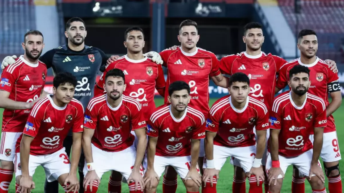 تألق الحارس البديل ينقذ الأهلي من هزيمة كبيرة أمام جماهيره الغاضبة في الملعب