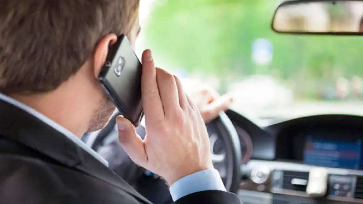 حملة أمنية تسفر عن تحرير 1200 مخالفة لاستخدام الهاتف المحمول أثناء القيادة