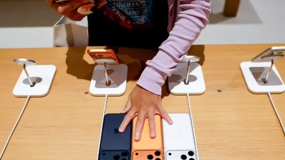 آيفون 20 برو يمهد لحقبة جديدة في عالم الهواتف بشاشة كاملة بلا ثقوب