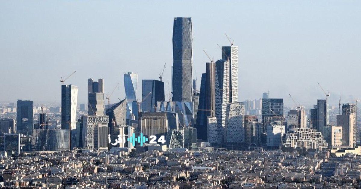 بلومبرغ تكشف عن توقعات بنمو الاقتصاد السعودي 4.5% وانخفاض التضخم في 2026