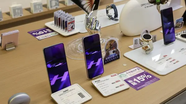 «تغير قواعد اللعبة» ابتكار رقائق دقيقة يعد بتحويل جذري لمستقبل الهواتف الذكية: أجهزة أصغر حجمًا وأسرع أداءً بقفزة نوعية غير مسبوقة