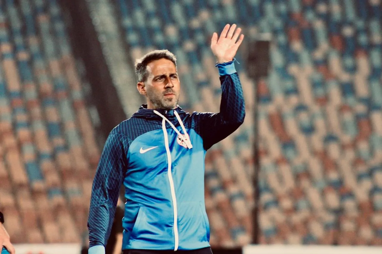 «اتهامات خطيرة» فيريرا يتجه للقضاء لمقاضاة ميدو بتهم التشهير والابتزاز