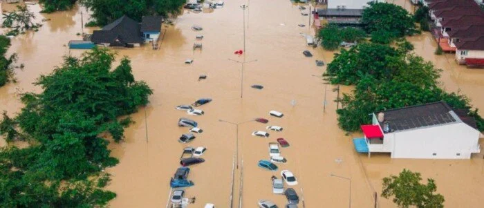 حصيلة ضحايا الفيضانات والانهيارات الأرضية في سريلانكا ترتفع إلى 334 قتيلا